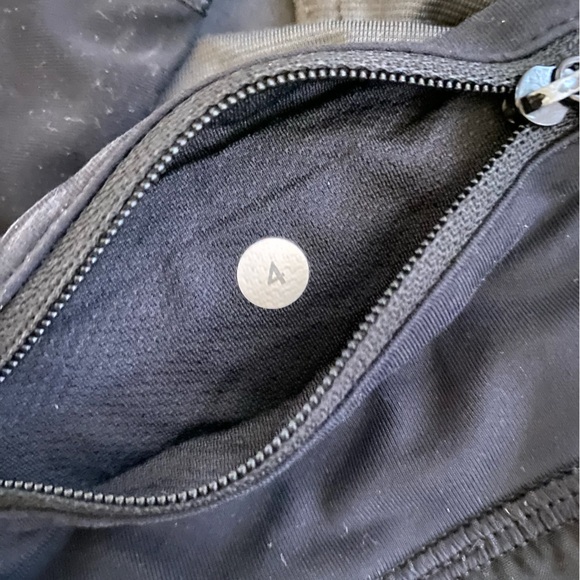 Lululemon shorts speed up - Picture 3 of 4